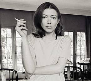 Joan Didion est une romancière américaine, née le 5 décembre 1934 à Sacramento (Californie) et morte le 23 décembre 2021 à New York (État de New York). Elle est également connue comme journaliste, essayiste et scénariste.